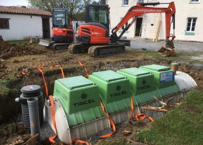 septic tank set into a hole dug using a mini digger supplied by Irving Location near Bressuire